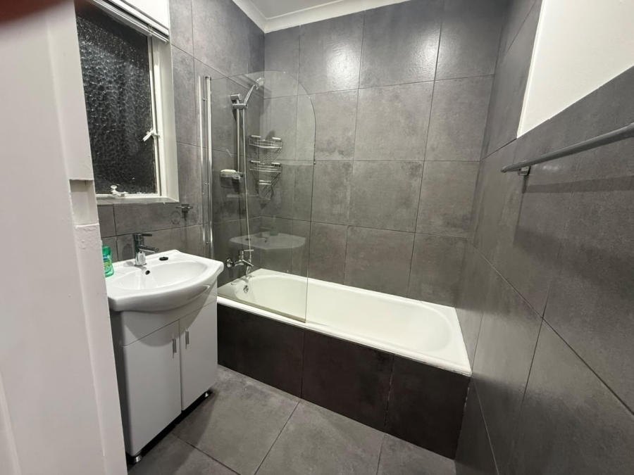 To Let 3 Bedroom Property for Rent in Bothasig Western Cape